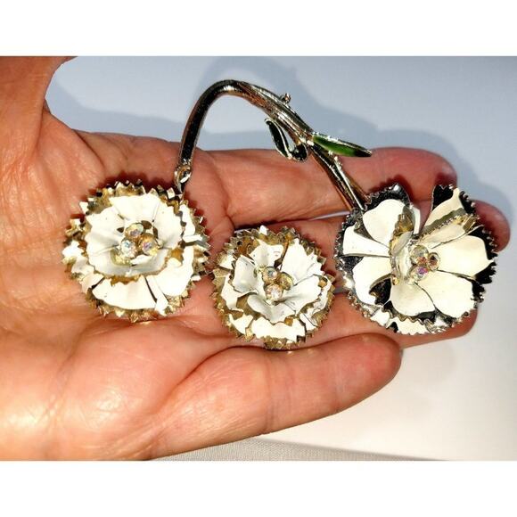 Vintage White Enamel Flower Brooch & Clip Earrings Set Gold Tone AB Rhinestones - Picture 8 of 10